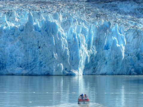 Cómo el Príncipe de Arabia Saudí Intentó Transportar un Iceberg desde la Antártida: Una Historia de Ingeniería Extravagante